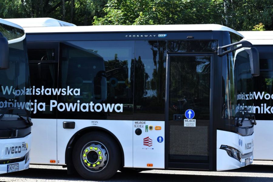 Cztery niskoemisyjne autobusy zasiliły Wodzisławską Komunikację Powiatową